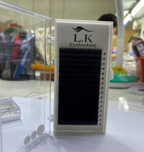 Gắn lông mi giả có hại cho mắt không? Cách gắn lông mi giả