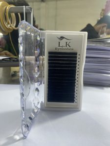 Lông mi giả Linh Khôi đẹp