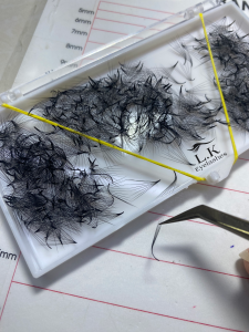 Nối mi giả cho người đeo kính