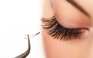 Công ty Linh Khôi sản xuất lông mi giả tại Việt Nam