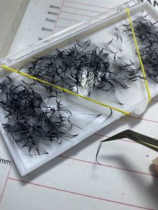 Công ty Linh Khôi sản xuất lông mi giả tại Việt Nam