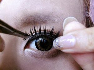 Công ty Linh Khôi sản xuất lông mi giả tại Việt Nam